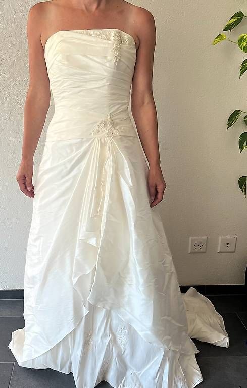 Kleider: robe de mariée – Gebraucht aus Riaz von kar_6fpj