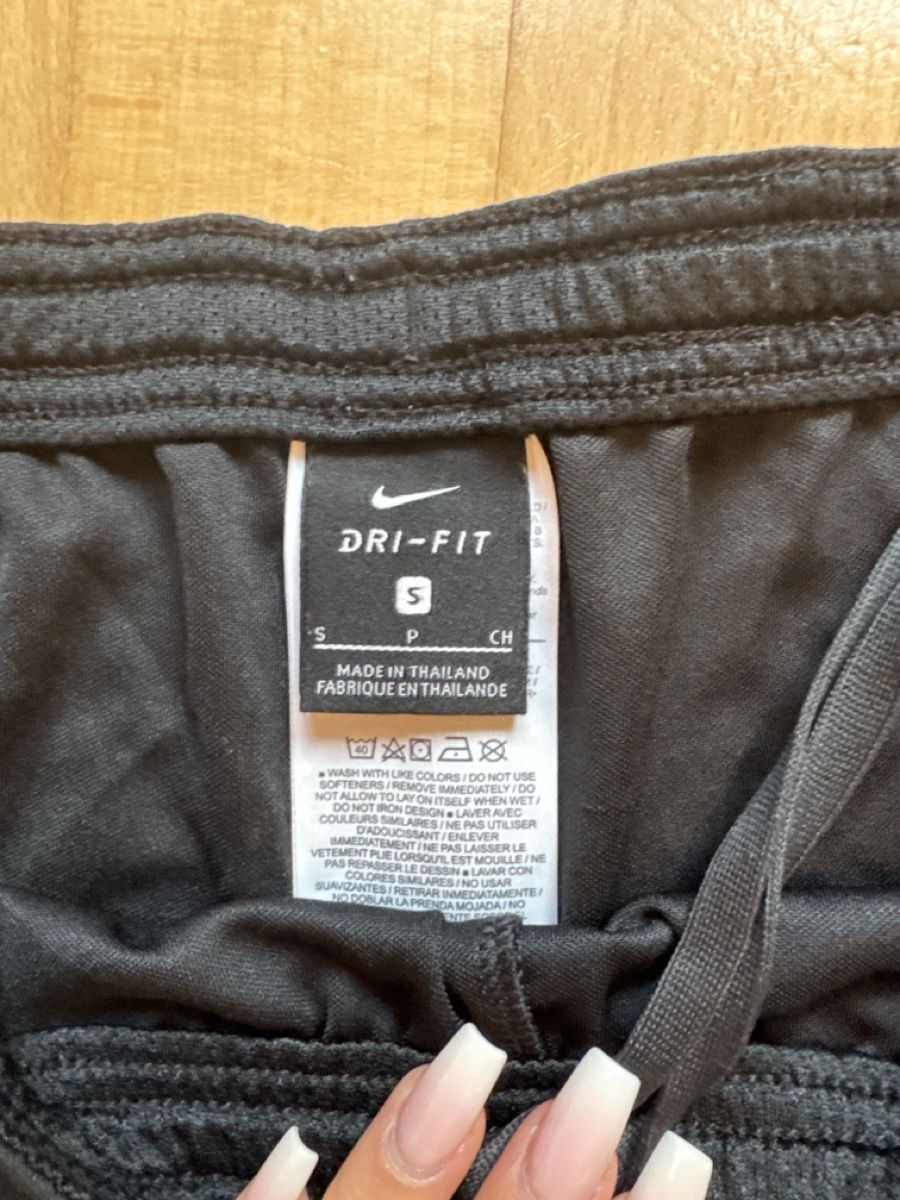 Nike Hosen: Shorts  – Neu (gemäss Beschreibung) aus Turgi von fabienne53 2