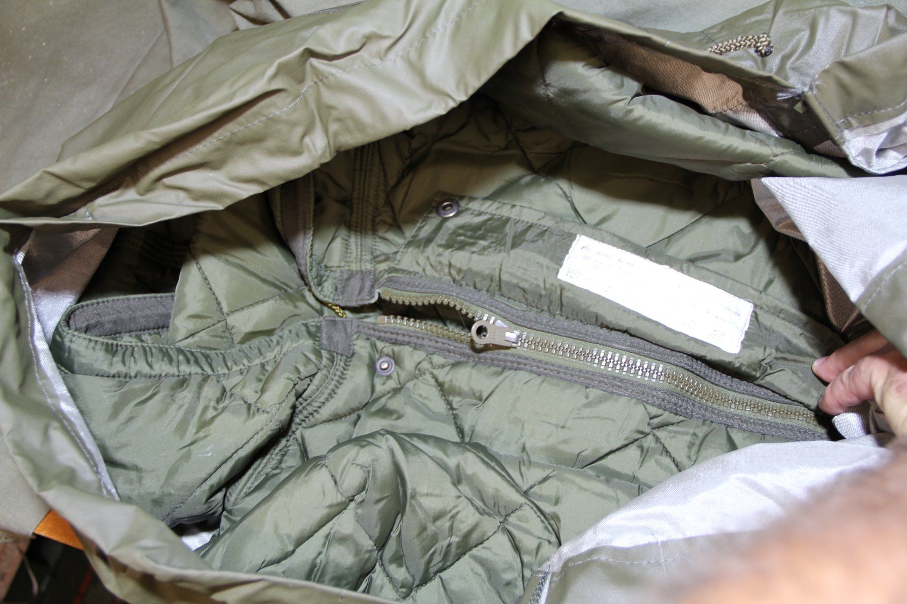 Schweizer Armee Sacchi a pelo: Original Schweizer Armee Schlafsack mit Aussenhülle – Usato da Belp venduto da Tomsek 1