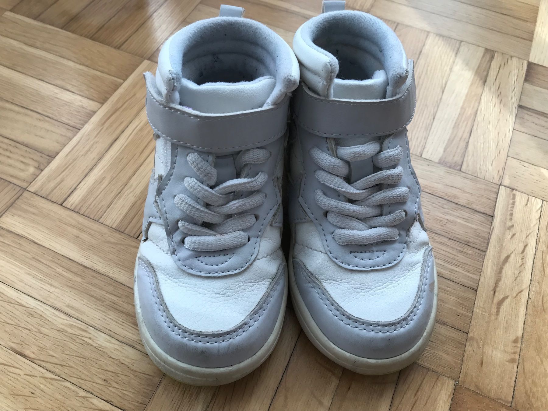 Scarpe per ragazze: Turnschuhe Mädchen Grösse 22 – Usato da Emmenbrücke venduto da Hathor123 2