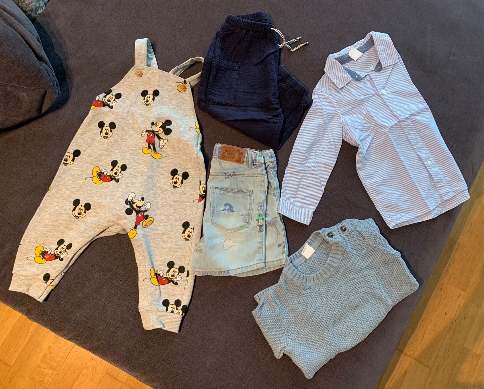 Lotti & Set di vestiti: Kurze Hosen Pullover Kinder Jungen Gr.74 – Usato da Bülach venduto da engeli92