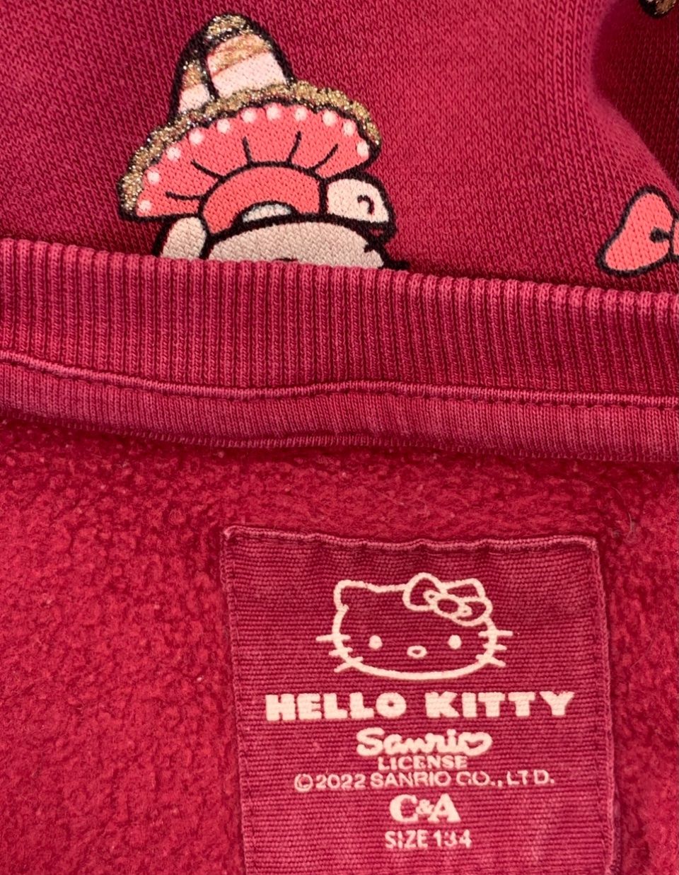 C&A Pulls et sweat-shirts: Superbe pull sweat coton HELLO KITTY paillettes dorées t.134 – Neuf (Voir description) à Martigny par only__you 9