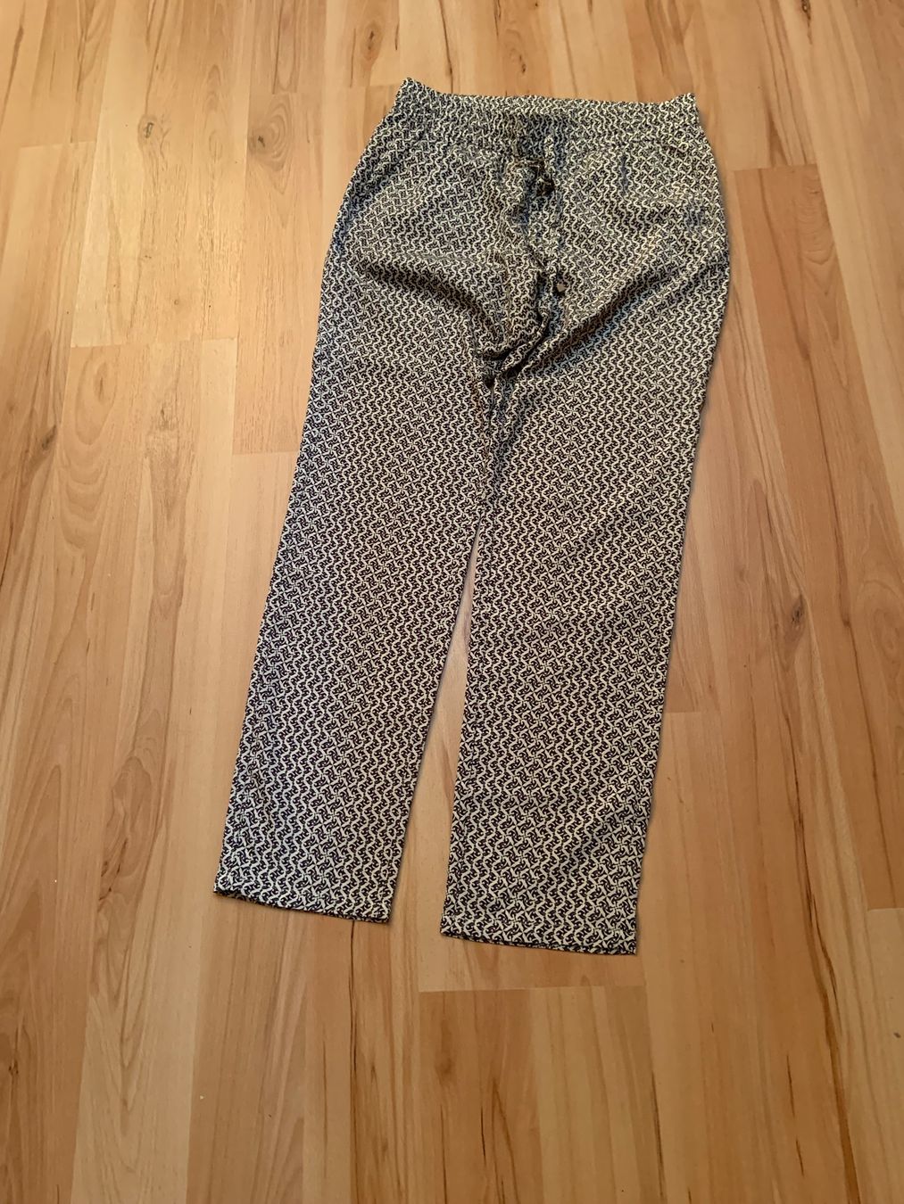 Benetton Pantaloni: Pantalon ultra léger – Usato da Ecublens VD venduto da timily