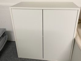 Schrank mit Schubladen