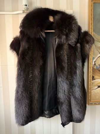 Manteau de fourrure (en renard polaire) convertible en gilet