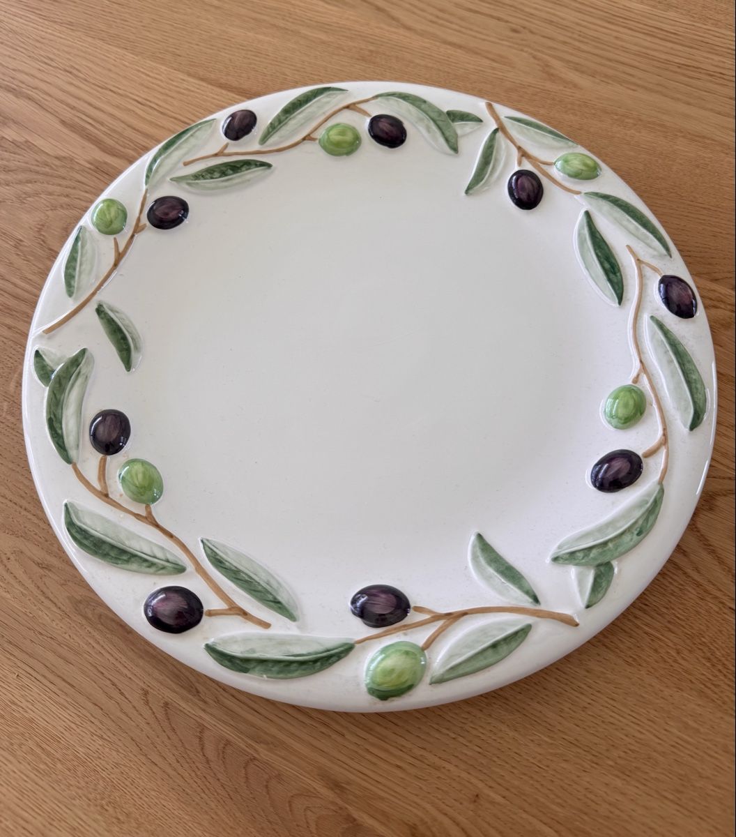 Piatti: Servierplatte/-teller mit Oliven Dekor // handgemalt – Nuovo (secondo la descrizione) da Thun venduto da dan_9bcr