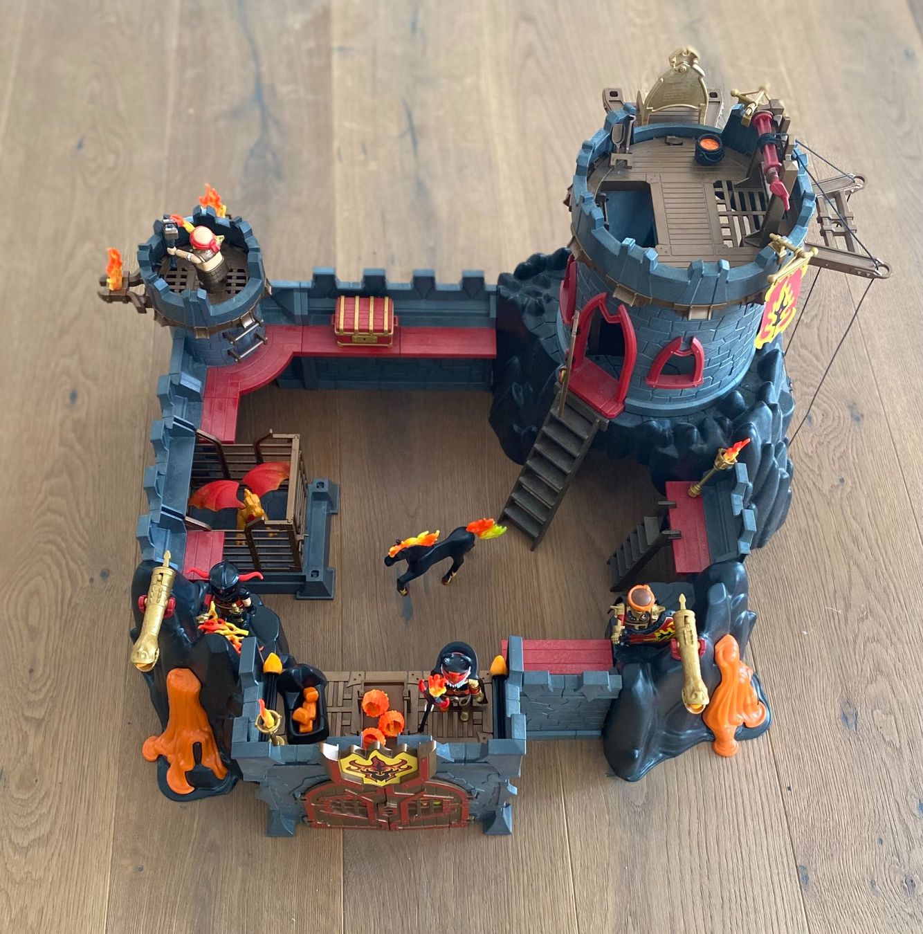 Playmobil Giocattoli: Château Playmobil – Usato da Fribourg venduto da douce-01 4