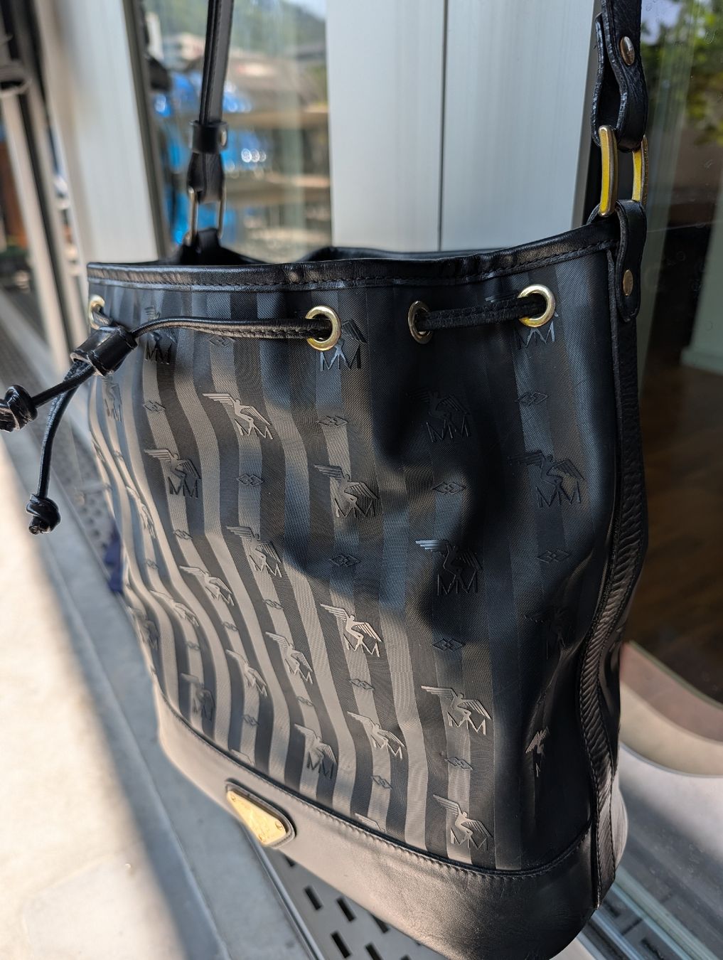 Maison Mollerus Sacs femmes: Maison Mollerus Beuteltasche schwarz mit Gold – D'occasion à Zürich par Time14 9