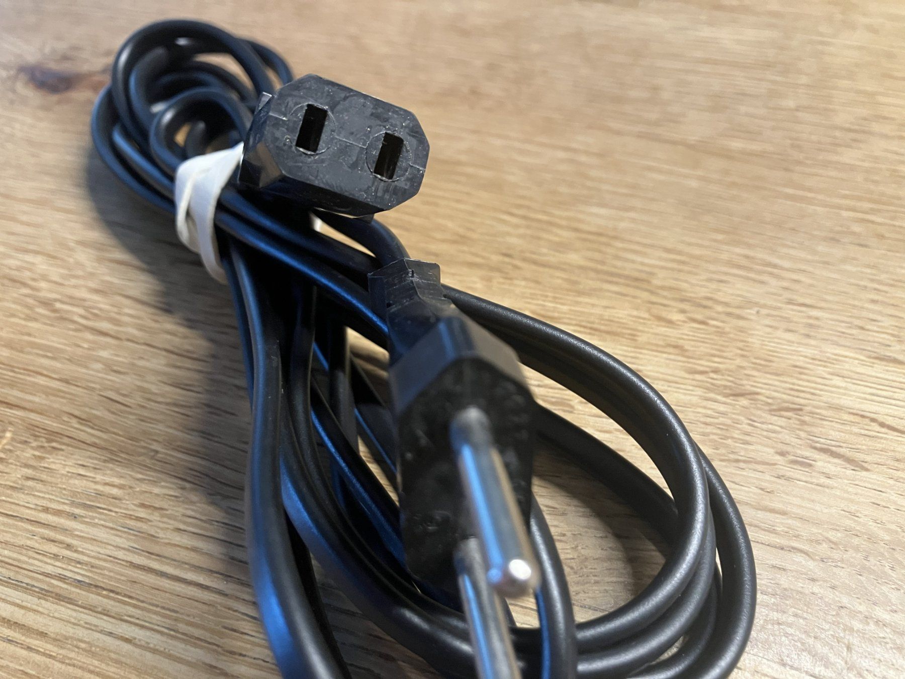 Bernina Kabel: Original Bernina Netzkabel, C17 – Gebraucht aus Luzern von FeU 2