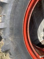 Traktorreifen 12.4 R32 mit roter Felge gebraucht