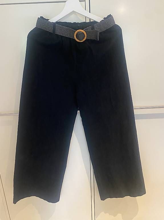 Hosen: Hose Schwarz mit Gürtel Neu Elegant  – Gebraucht aus Rorschach von Lauraq12