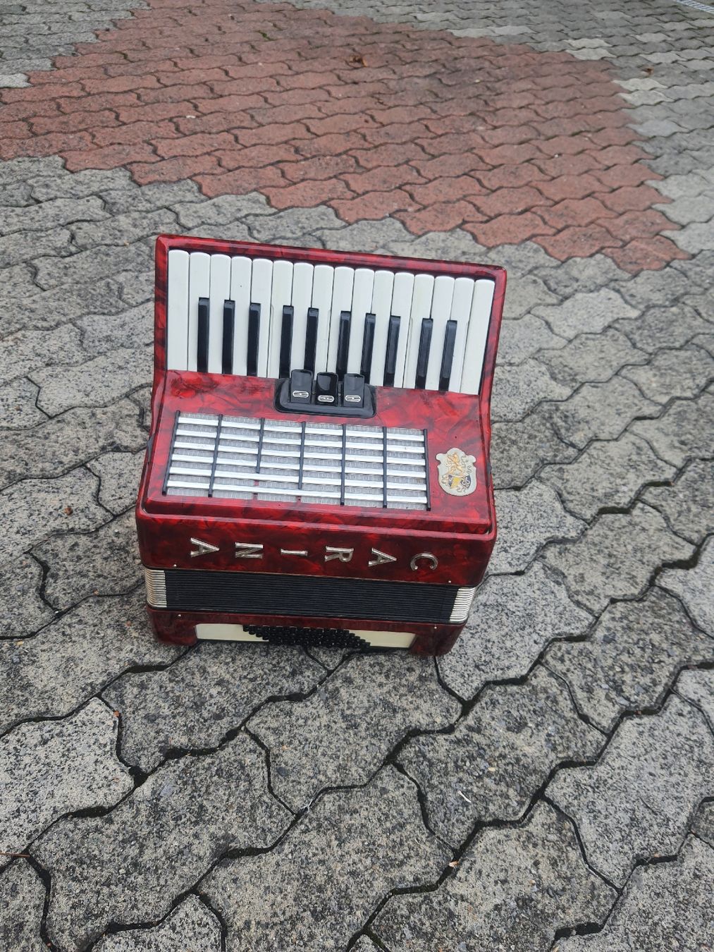 Strumenti musicali: accordéon à piano  – Usato da Pont-de-la-Morge venduto da Mirabelle0 1