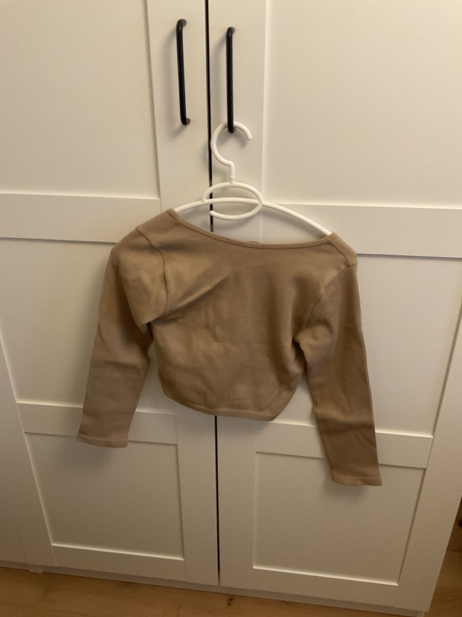 Camicette, T-shirt & Top: Beige Strickpullover, Langarm und bauchfrei – Usato da Wettingen venduto da monikazefi 1