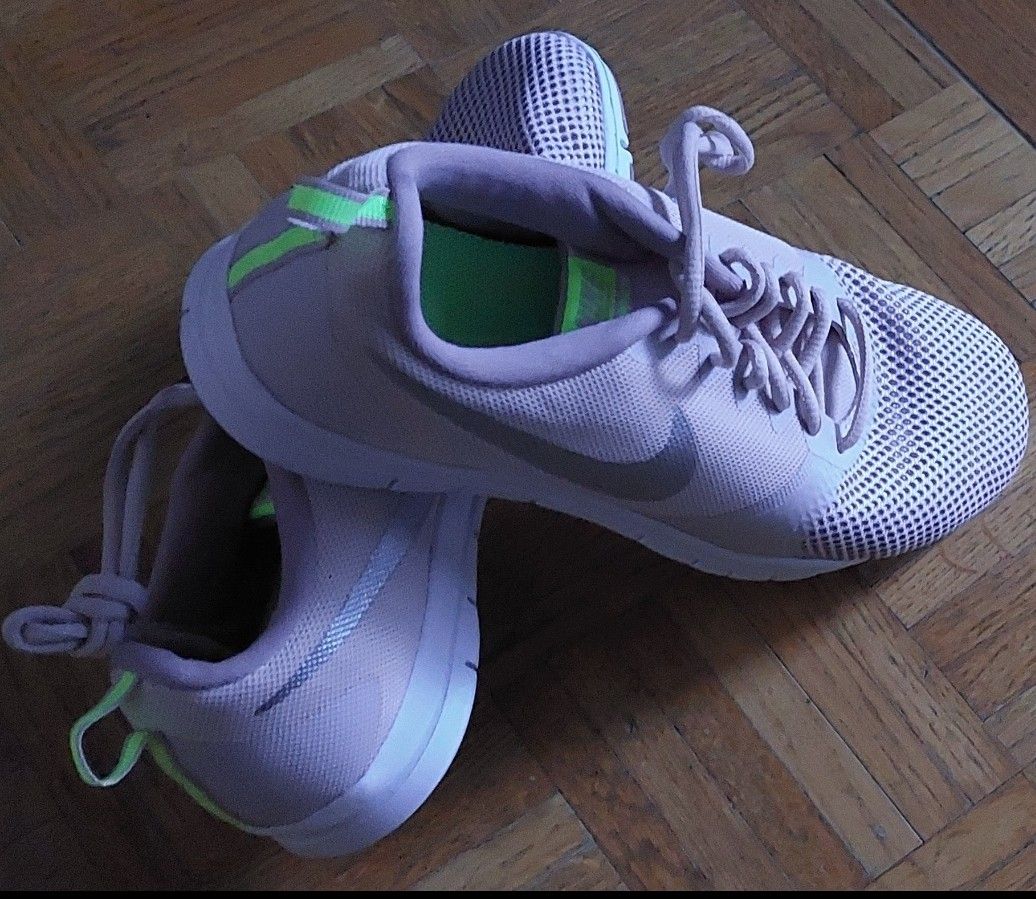 Nike Chaussures femmes: Nike-Turnschuhe – Neuf (Voir description) à Wislikofen par Ana.Gomes 1