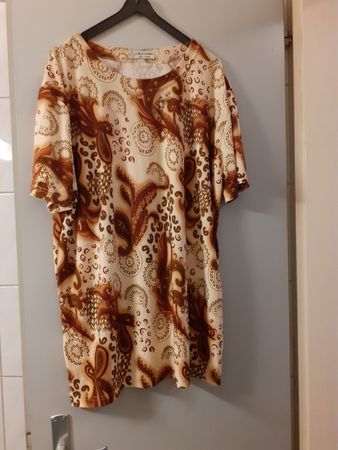 Damen T-Shirt mit Muster Grösse 46 guter Zustand