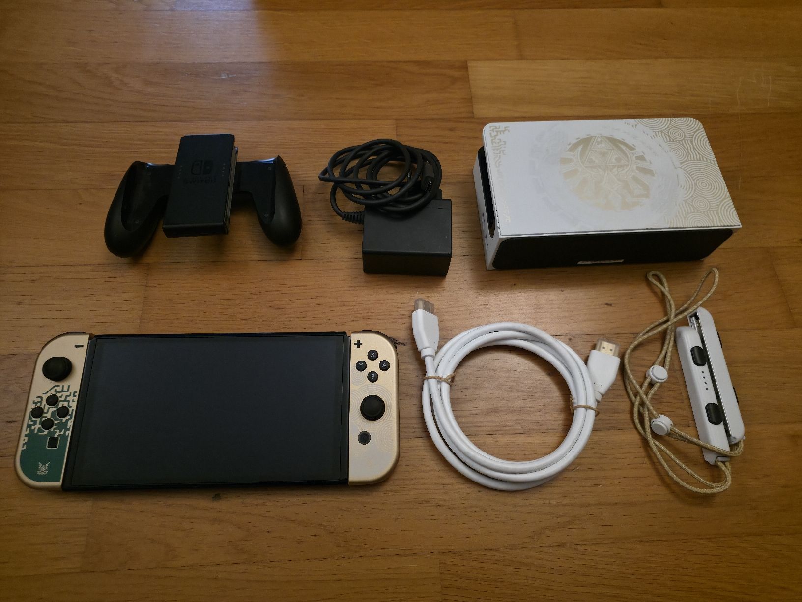 Nintendo Consoles: Nintendo Switch OLED Zelda Edition – D'occasion à Zürich par jabo22