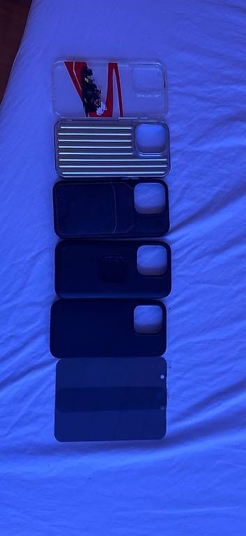 Covers & Schutzfolien: Diverse Handyhüllen iPhone 15 Pro – Gebraucht aus Hauenstein von bit_9px6
