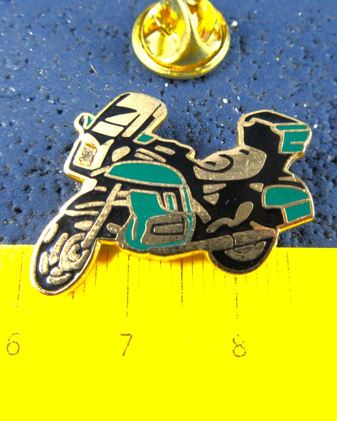 Plaketten & Abzeichen: MOTORRAD PIN ENAMEL GOLDIG – Gebraucht aus Ettingen von Hausi4711