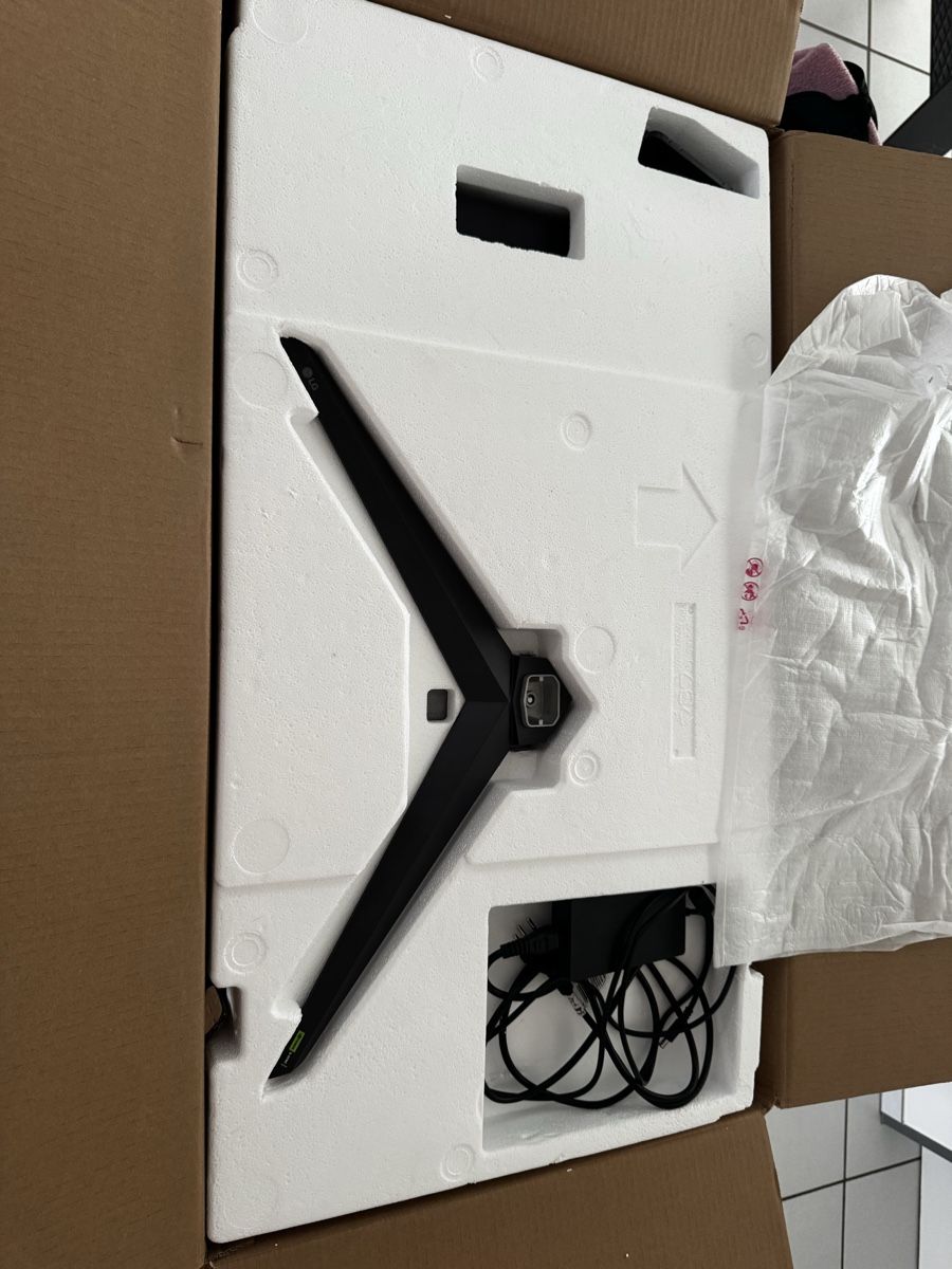 LG Monitor: LG UltraGear 32GR93U-B – Usato da Grenchen venduto da _Nike_ 2