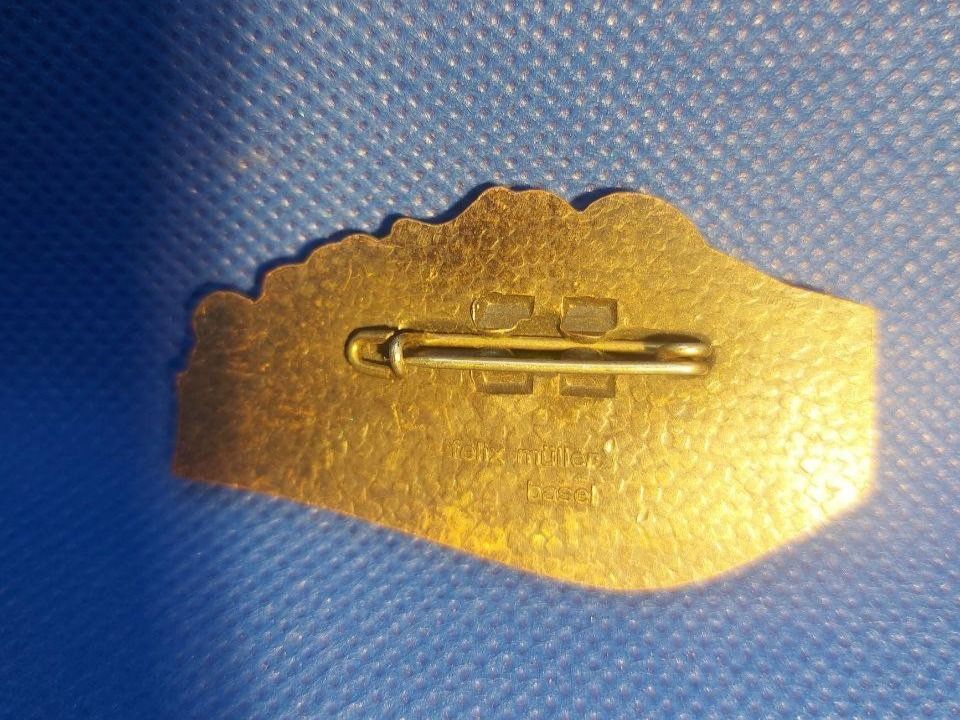 Basler Placchette & Badge: FASNACHT Basel Abzeichen – Usato da Bassersdorf venduto da antikvintage 1