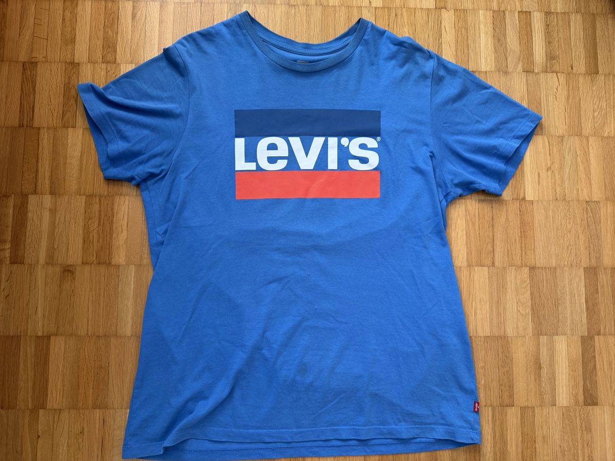 Levi's T-shirt: Levi's T-Shirt, Blau, Grösse L – Usato da Jona venduto da Good_luck_