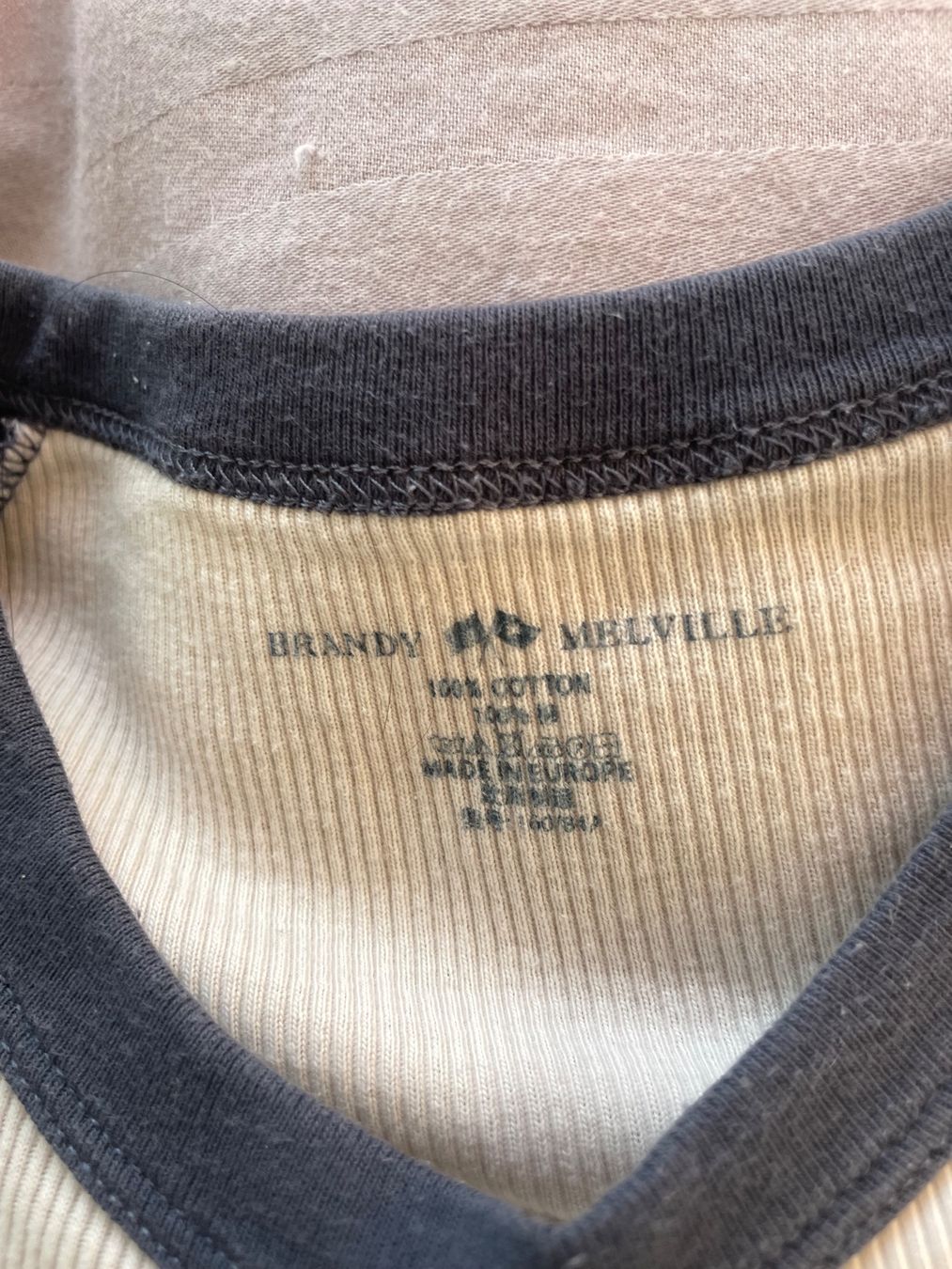 Brandy Melville Top: Brandy Melville Top – Usato da Zug venduto da ele_q7bd 2
