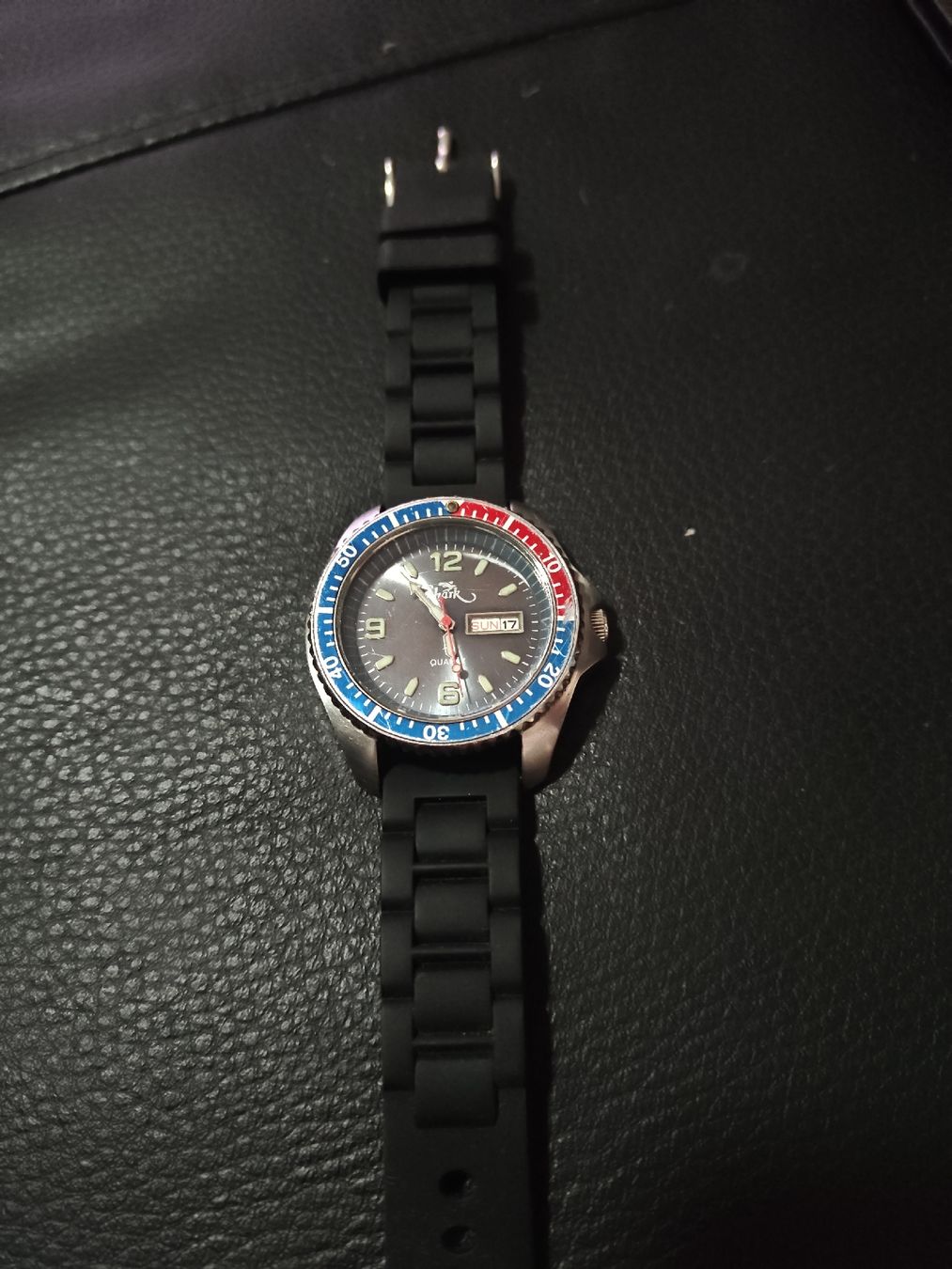 Uhren: Montre plongée Shark à quartz – Gebraucht aus Lausanne von gor_79mq