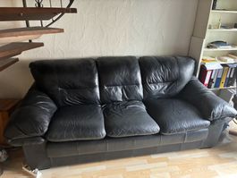 Schwarzes Sofa mit Sessel im guten Zustand