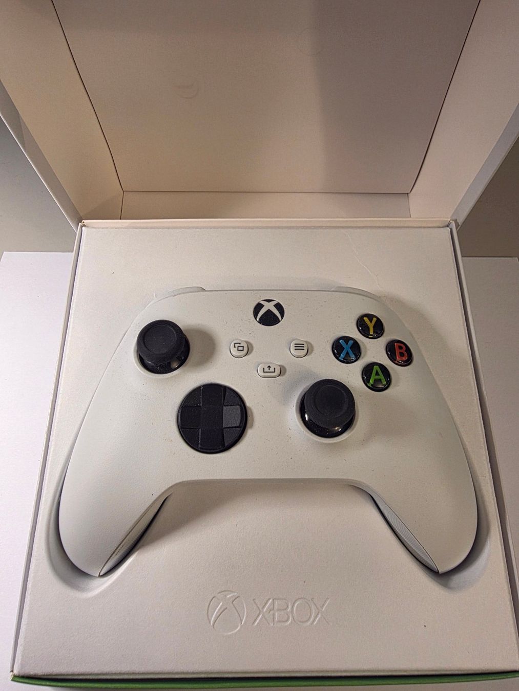 Microsoft Controller: XBOX Wireless Controller Robot White – Nuovo (secondo la descrizione) da Mörigen venduto da Gadgeteer 2