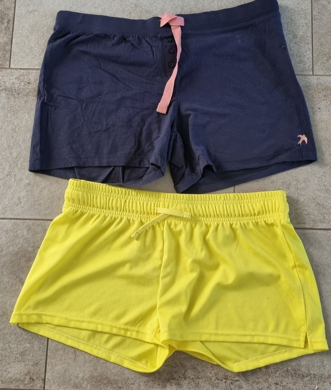 Lotti di vestiti: Kleiderset Damen gr.44/46 – Nuovo (secondo la descrizione) da Grossdietwil venduto da GNOM313 1