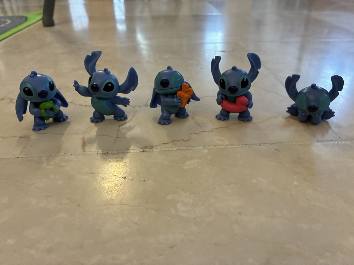 Disney Giocattoli: Stitch Figuren / Set 5 Stück – Usato da Münchenstein venduto da pricehouse 1
