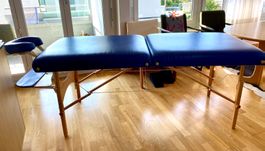 Zusammenklappbare, komfortable Massageliege in Blau
