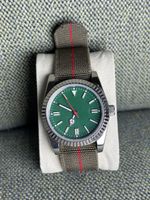 Custom Uhr Grün – Schleichende Sekunde – Seiko VH31 Quarz