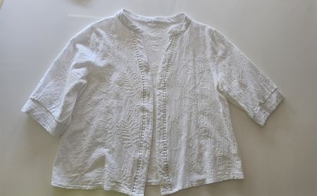 VICBEE Bluse Weiss Kurzarm bestickt Grösse M neuwertig