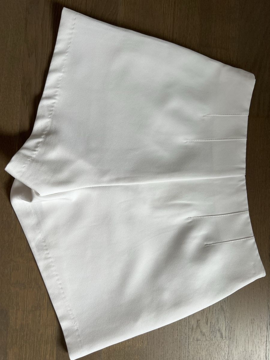Pantaloni: Weisse Shorts – Usato da Kriens venduto da Krienserin_T 3