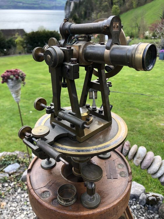 Theodolit mit Holzstativ Kaufen auf Ricardo