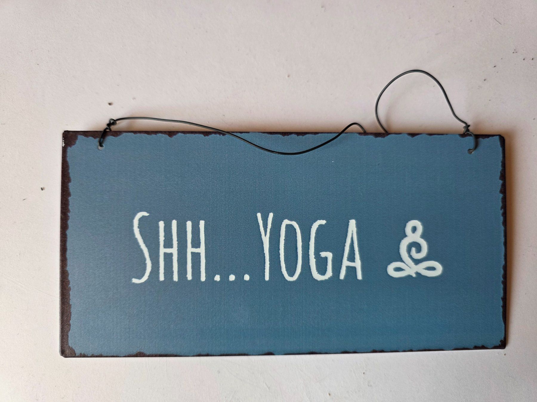 Insegne: Blech Schild Yoga 20 cm x 10 cm – Usato da Walterswil BE venduto da Lonitti