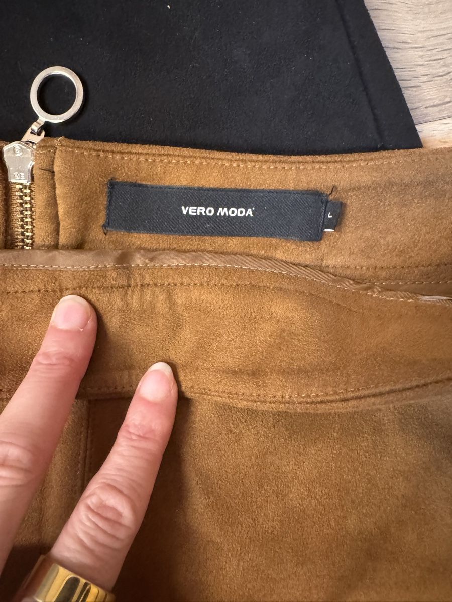 Vero Moda Gonne: Vero Moda Röcke Wildleder Optik, Gr. L – Usato da Riken AG venduto da ClaudiaChristina 2