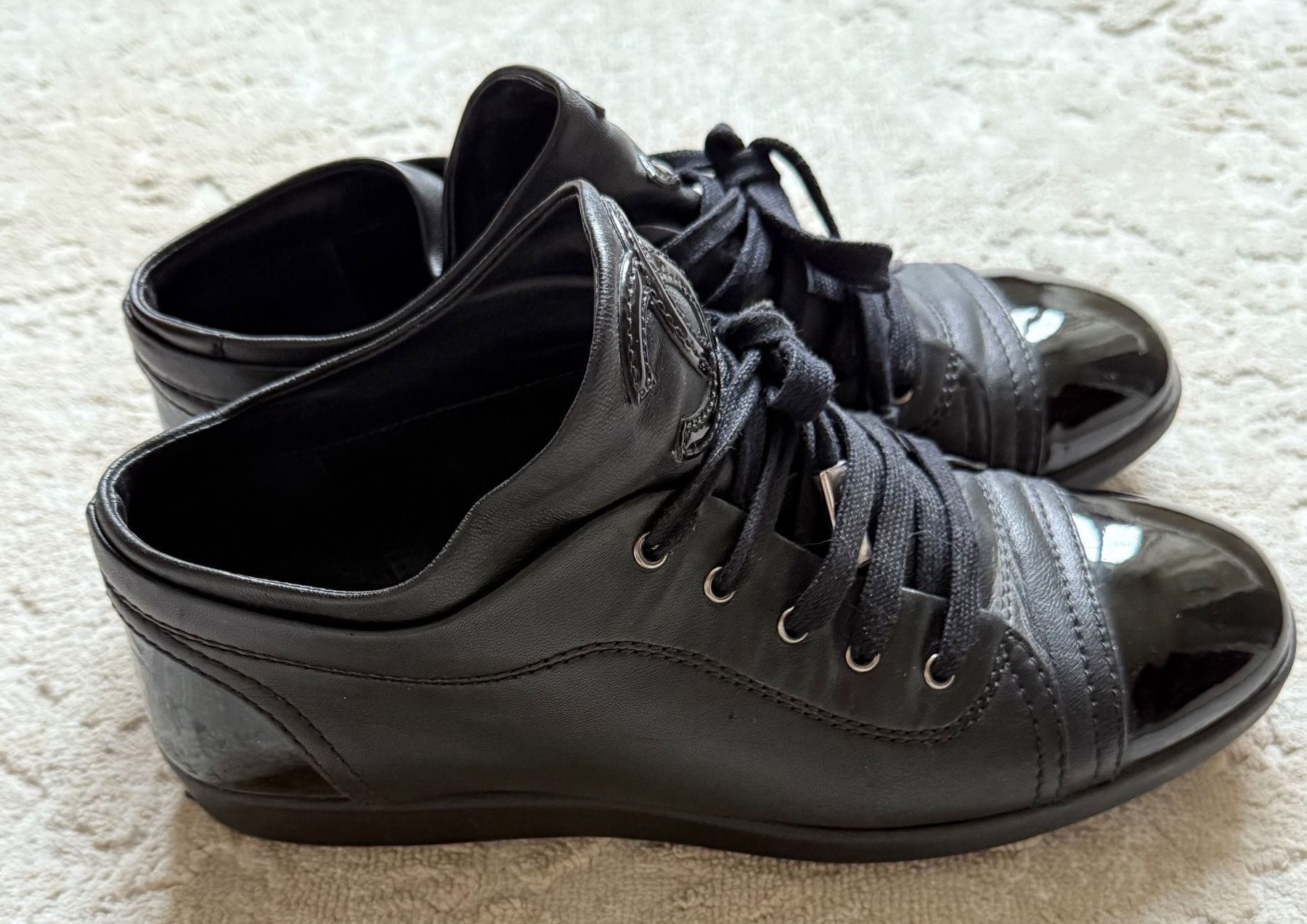 Chanel Damenschuhe: Chanel schwarze Sneakers, Leder – Gebraucht aus Wohlen AG von homecollectivech 2