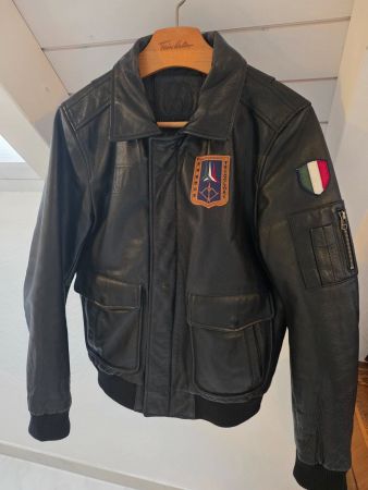 Piloten Jacke Guess Frecce Tricolori schwarz M gebraucht