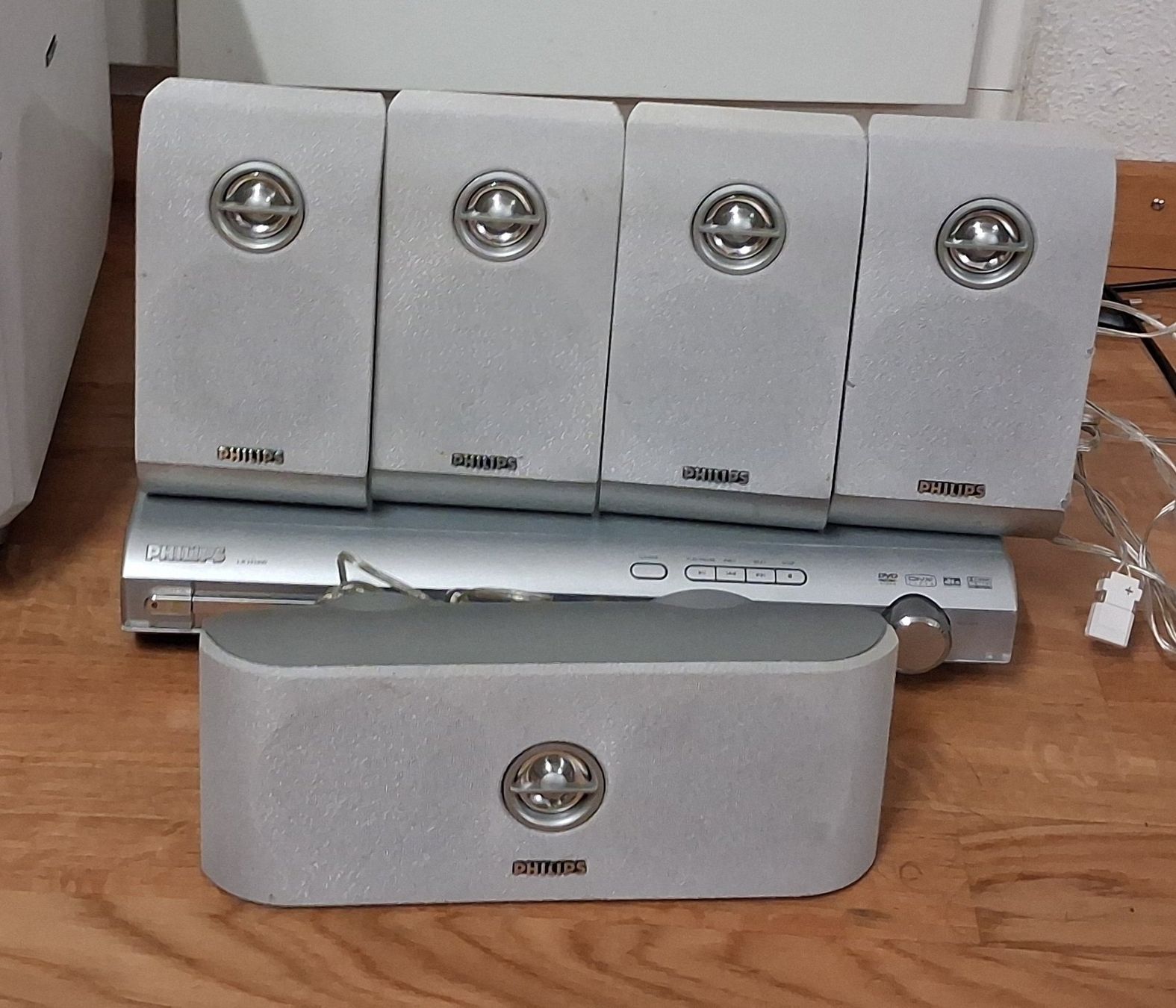 Philips Home Cinema: Heimkinosystem Philips 3950W DVD – Usato da Bern venduto da KavIndustries 2