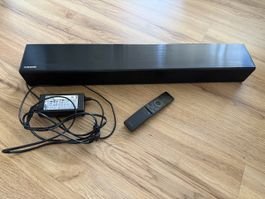 Samsung HW-K450 Soundbar mit Fernbedienung und Netzteil