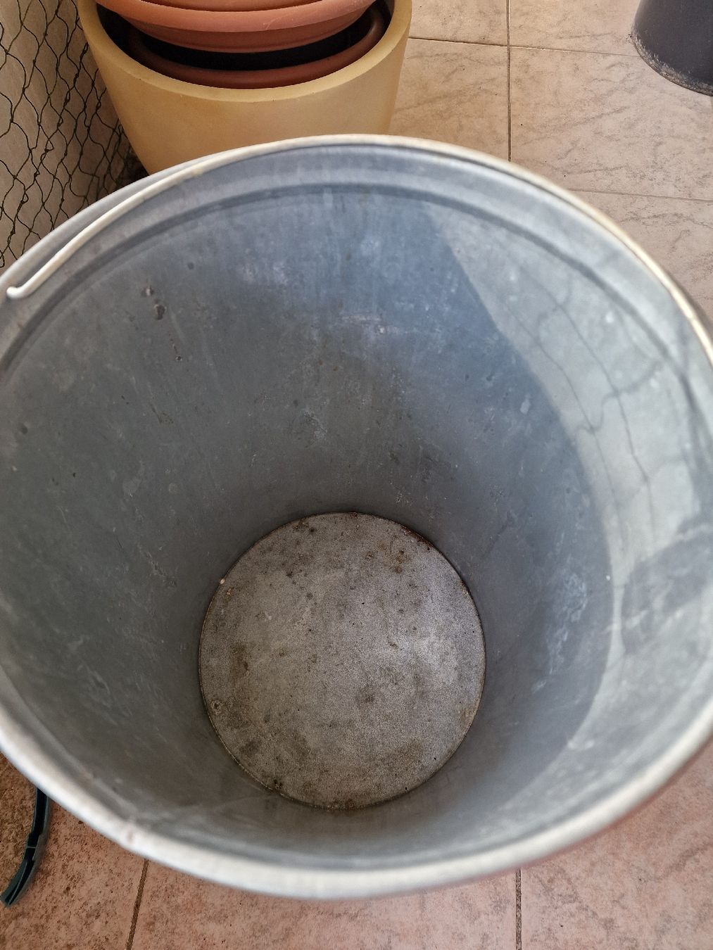 Wesco Cestini per rifiuti: Rotes Mülleimer/ red trash can – Usato da Zürich venduto da vbrioschi 3