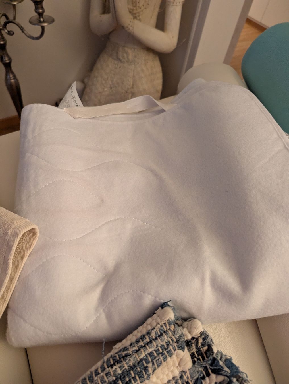 Kosmetik-& Massageliegen: Massageliege mit Zubehör – Neu (gemäss Beschreibung) aus Zürich von Angel015 4