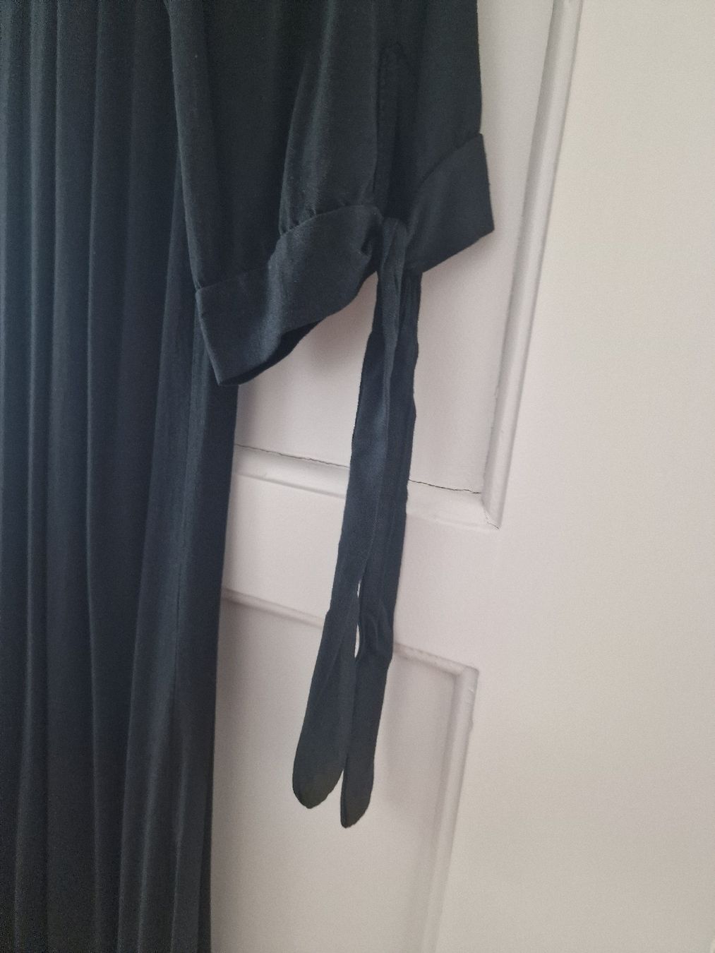 Vestiti: Schwarzes Sommerkleid mit Bändchen-Ärmeln Gr. l – Usato da Ottenbach venduto da Claurin 1