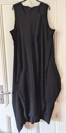 RUNDHOLZ : Robe noire déconstruite minimalisme chic XL