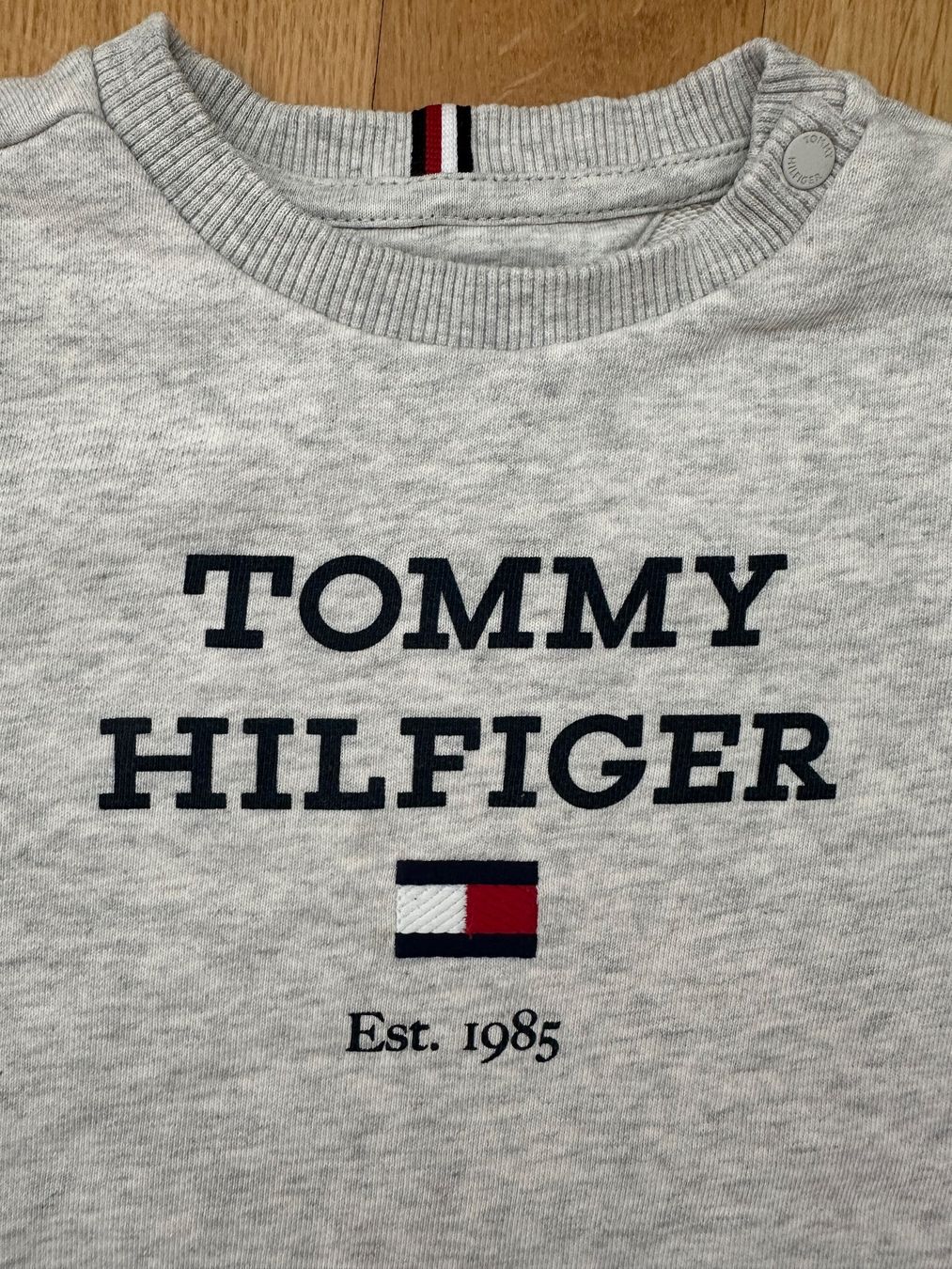 Tommy Hilfiger Maglioni & Felpe: Tommy Hilfiger Pullover, Grösse 86, Top Zustand! – Nuovo (secondo la descrizione) da Unterägeri venduto da StefanGekko 2