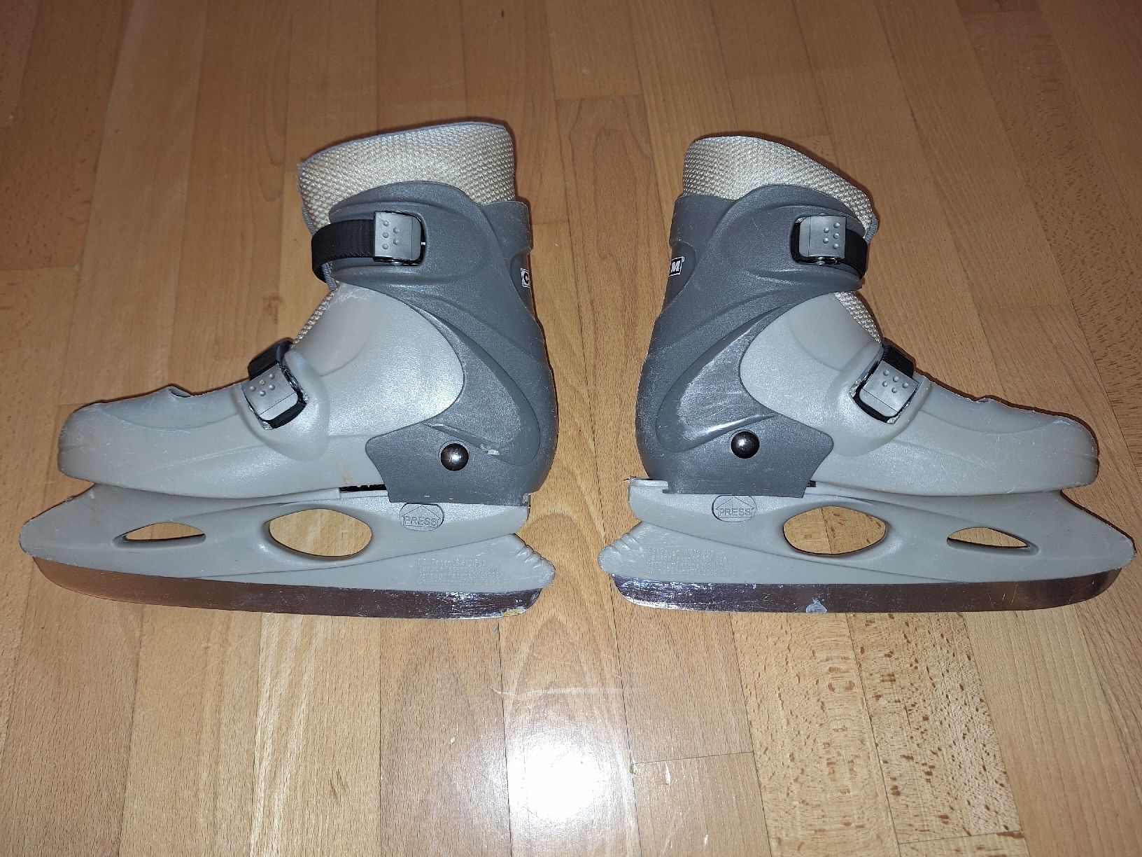 Ccm Patins à glace: CCM Tyke Expandable Schlittschuhe – D'occasion à Oberrieden par man_tky9