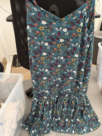 Kleid mit Blumenmuster Gr S/M, neuwertig