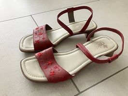 Rieker Antistress Leder-Sandaletten rot mit Blumenstickerei
